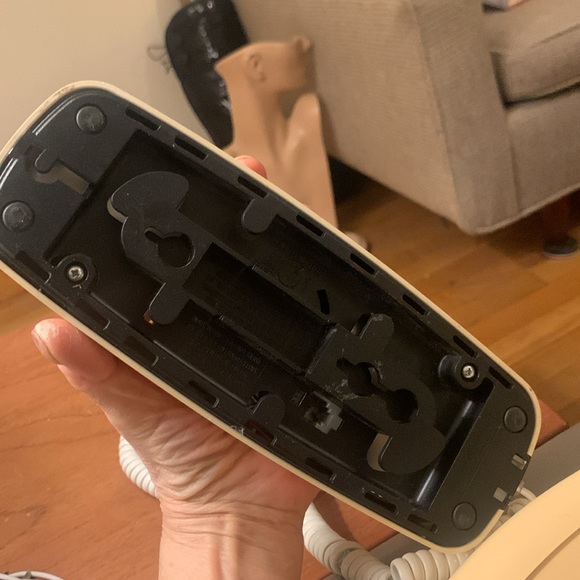 AT&T TRIMLINE WALLMOUNT OR TABKETOP PUSHBUTTON PHONE, VINTAGE. - Picture 7 of 12